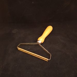 Eezy Brush with wooden handle